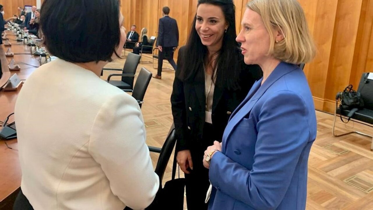 Aussenministerin Dominique Hasler im Gespräch mit Moldau Präsidentin Maia Sandu und Norwegens Aussenministerin Anniken Huitfeldt