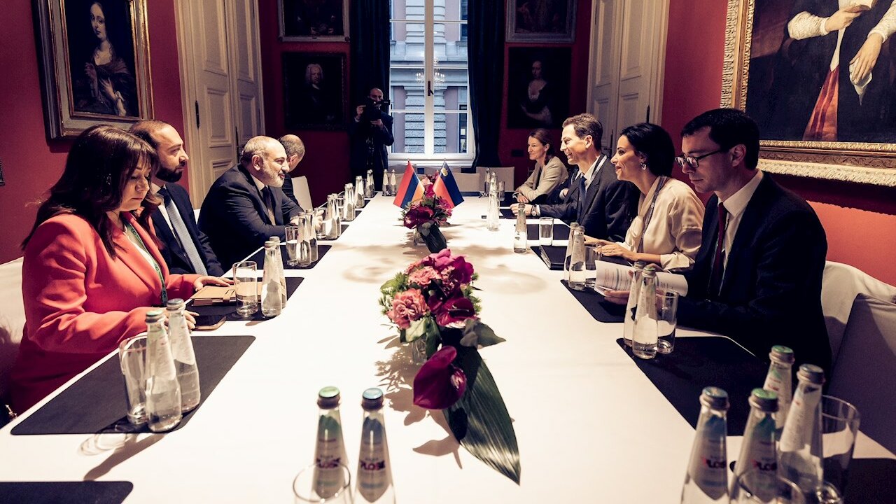Bilaterales Treffen S.D. Erbprinz Alois von und zu Liechtenstein und Aussenministerin Dominique Hasler mit dem Premierminister von Armenien Nikol Pashinyan