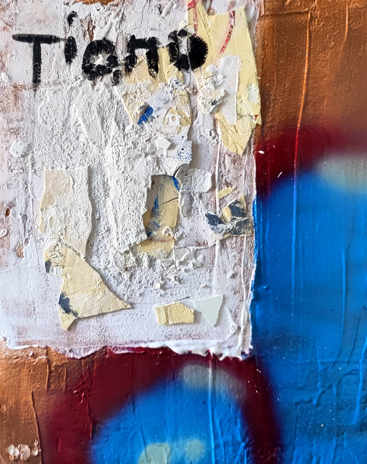 Zement auf Leinwand: Eine Rekonstruktion der sich immer verändernden Wände in San Lorenzo. Eine Ortschaft wie keine andere mitten im Zentrum von Rom. Zerfall und Restauration treffen aufeinander und werden zelebriert (Foto: Martin Villavicencio) 