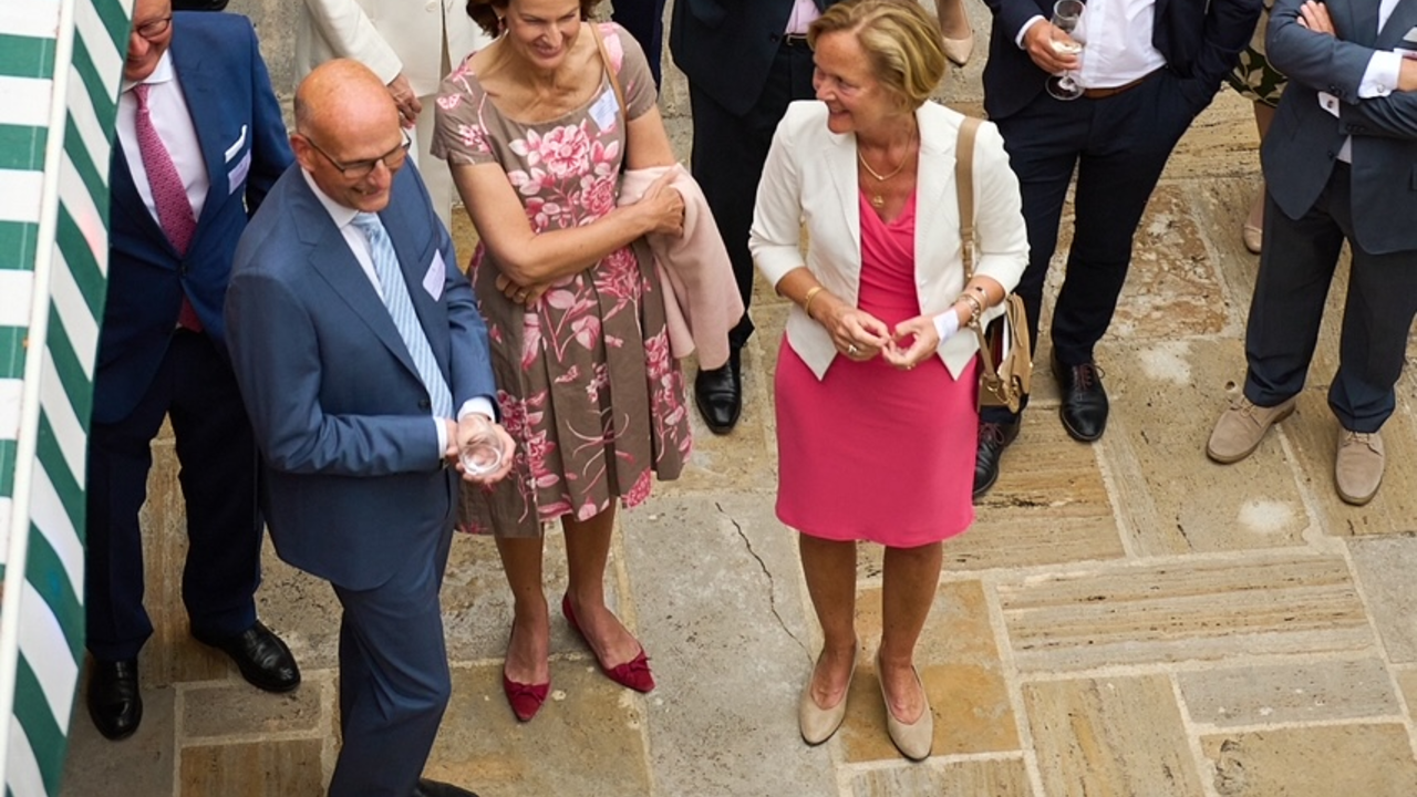 Die Teilnehmenden des Sommerempfangs der Liechtensteinischen Botschaft in Berlin