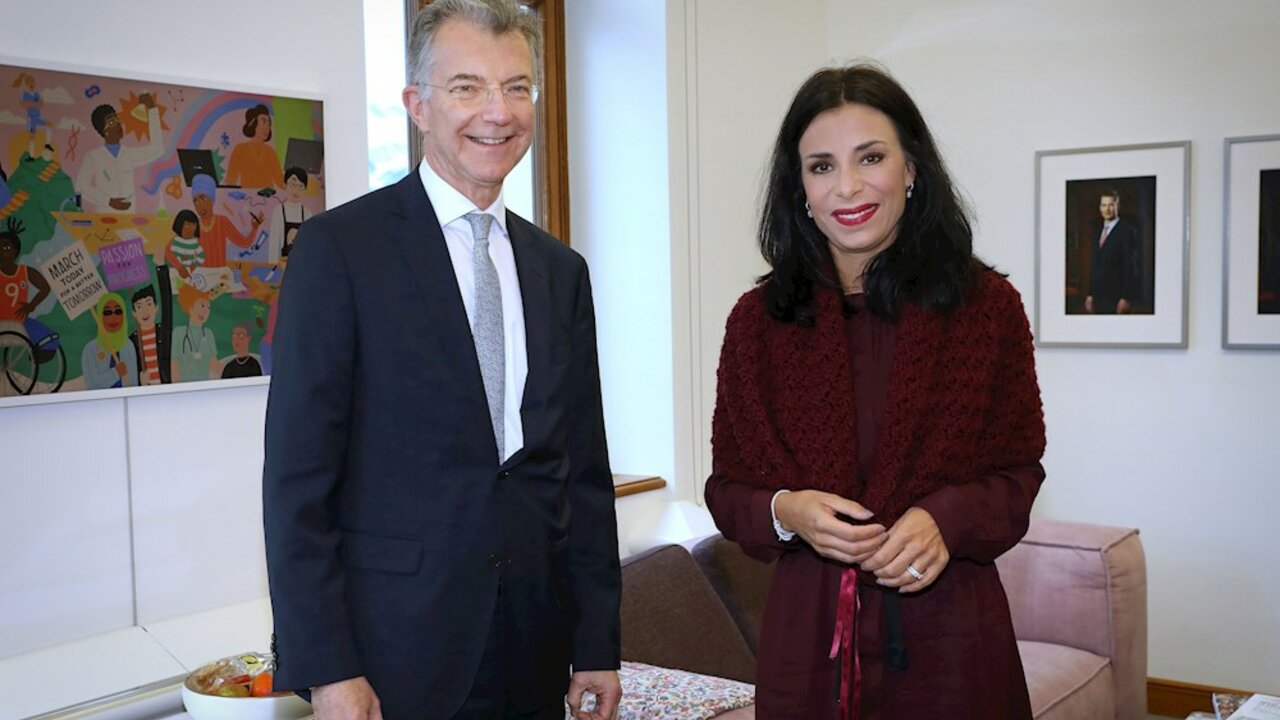 Christoph Heusgen, Vorsitzender der Münchner Sicherheitskonferenz wird von Aussenministerin Dominique Hasler im Regierungsgebäude begrüsst. 