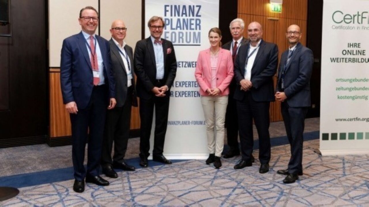 David Gamper (Liechtensteinischer Anlagefondsverband), Marcel Müller (Verein unabhängiger Vermögensverwalter), Guido Küsters (Finanzplaner Forum), I.E. Isabel Frommelt-Gottschald (liechtensteinische Botschafterin in Deutschland), Prof. Otto Lucius (Finanzplaner Forum), Dr. Christian Waigel (Waigel Rechtsanwälte), Simon Tribelhorn (Liechtensteinischer Bankenverband)