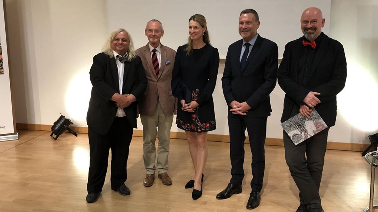 Prof. Rainer Vollkommer, Direktor des Liechtensteinischen Landesmuseum, Prof. Max Kunze, Direktor des Winckelmann-Museums, Botschafterin Isabel Frommelt-Gottschald, Dr. Michael Schneider, Staatsekretär für Bundes und Europaangelegenheiten des Landes Sachsen-Anhalt, Rainer Ehret, Berliner Künstler