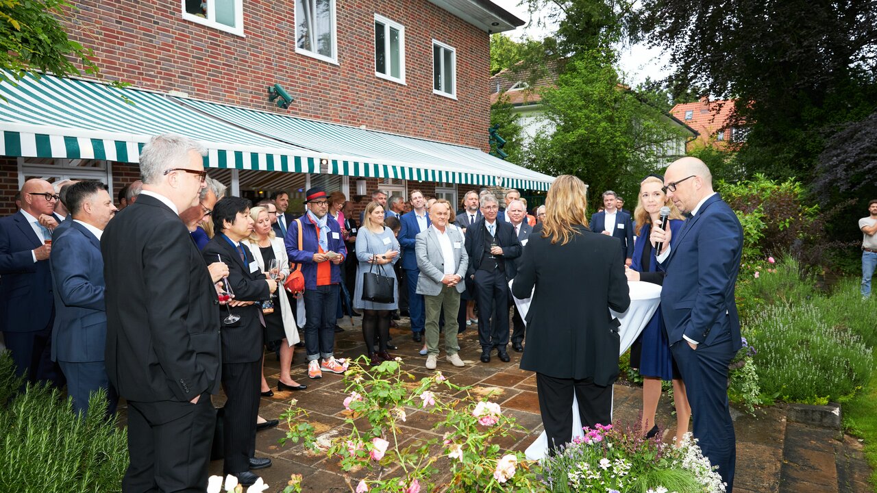 Begrüssung der Gäste durch Regierungschef Daniel Risch, Regierungschef-Stellvertreterin Sabine Monauni und Botschafterin Isabel Frommelt-Gottschald (© Janine Escher) 