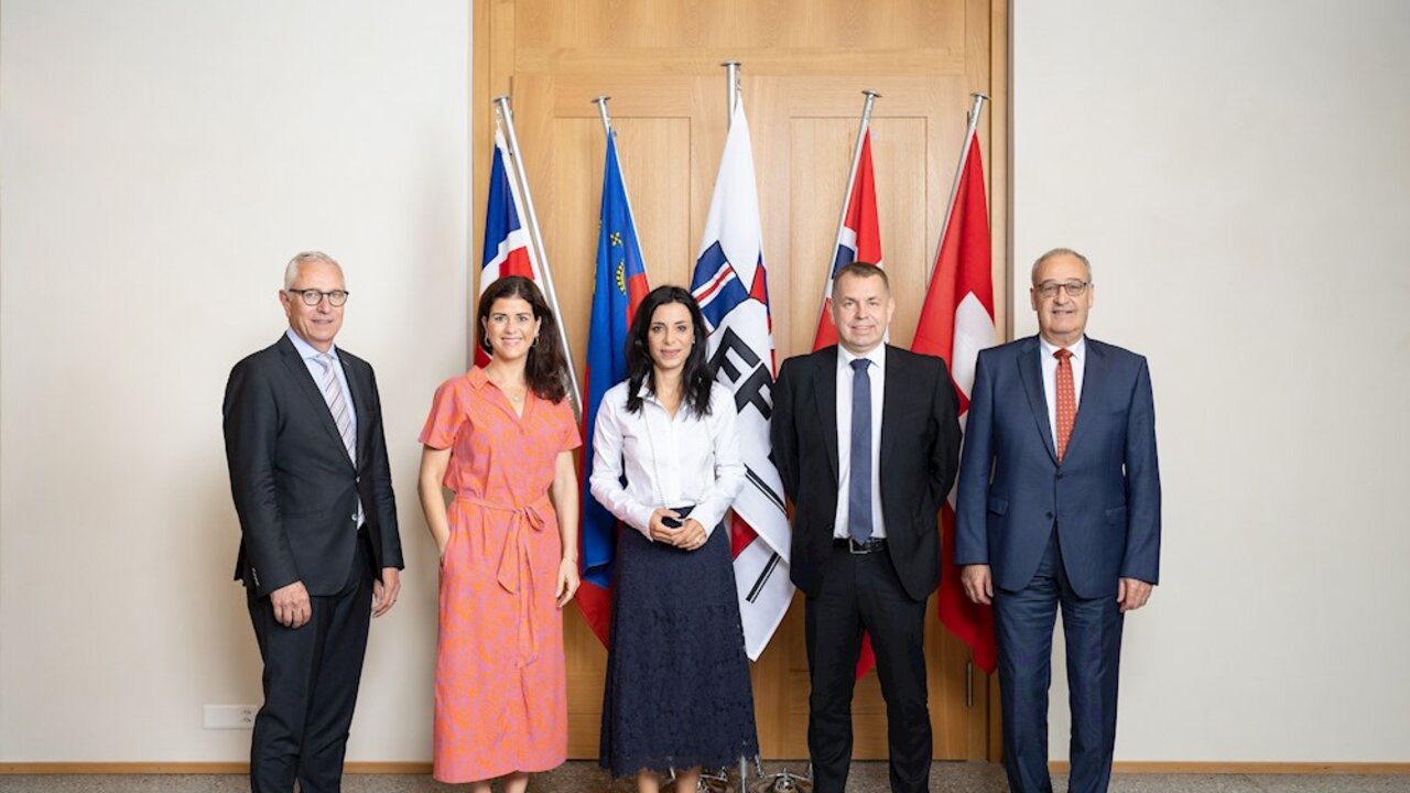 EFTA-Generalsekretär Henri Gétaz, Aussenministerin Thórdís Kolbrún Reykfjörd Gylfadóttir, Island, Regierungsrätin Dominique Hasler, Liechtenstein, Staatssekretär Halvard Ingebrigtsen, Norwegen, Bundesrat Guy Parmelin, Schweiz